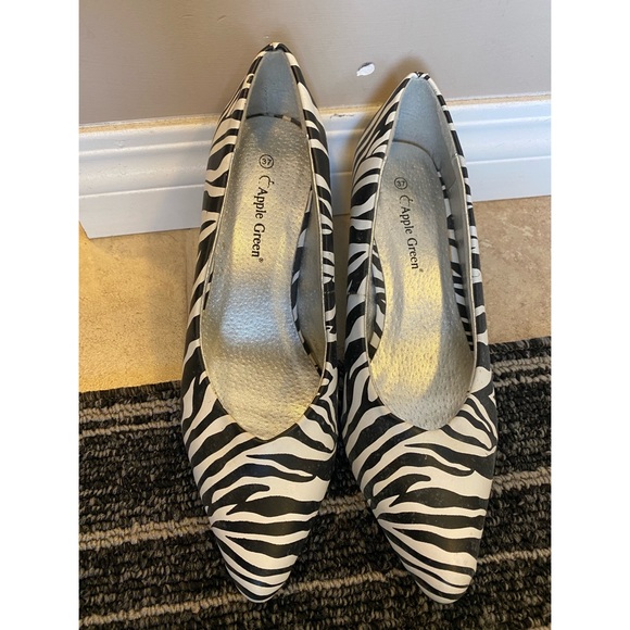 Short heels - Picture 3 of 3